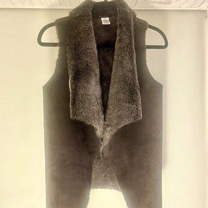 NEW DIRECTIONS FAUX FUR AND SUEDE SLEEVELESS VEST SIZE SMALL/MEDIUM- BROWN